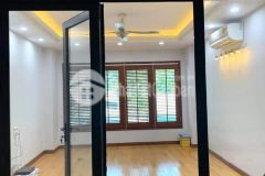 Bán nhà lạc long quân, nhà đẹp, 40m, kinh doanh, ô tô đỗ cửa 4.8 tỷ