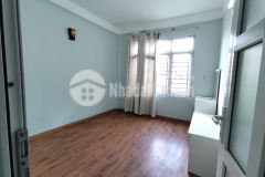 Ngọc thuỵ long biên ở ngay ô tô đỗ cổng hơn 3 tỷ