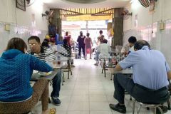 Ban nha măt phô đinh ngang, 93m2 mt 5m gia 33 ty kinh doanh sâm uât