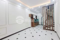 Cần bán gấp nhà nguyễn đình hoàn, cầu giấy, 45m, gần ô tô, nhỉnh 5 tỷ.