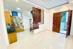 Cần bán nhà gấp cầu giấy 4 tầng 35m2 4.2 tỷ