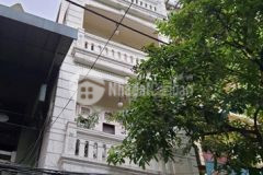 Hiếm nhà bán view hồ trúc bạch kinh doanh 42m 4t 17xtỷ mặt phố trấn vũ ba đình