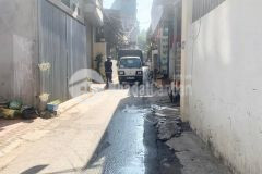 Gần cầu vĩnh tuy 4xm2 mới ở luôn ngõ thông 2 tỉ thcs.