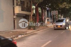 Mặt đường bưởi. đất 40m2, giá nhỉnh 8 tỉ. sổ đỏ phân lô, sẵn sàng giao dịch.