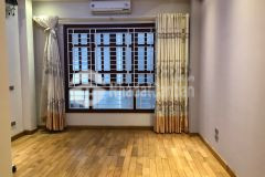 Bán nhà phố nguyên hồng 50m2, mt 4m, 2 thoáng, ngõ thông, an sinh tốt.chỉ với 10 tỷ.