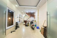 Nhà đẹp ở ngay tây hồ lộng gió 50m ra hồ tây 5 tầng 44m2 6,3 tỷ