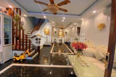 Bán gấp nhà mặt phố trường chinh, vỉa hè rông, kd sầm uất, mt rộng, 55m, 5t, nhỉnh 16 tỷ