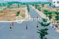 Tôi thiếu nợ cần bán lô đất gần trường đại học việt đức bến cát, mỹ phước 4, dt 80m2