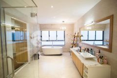 Chính chủ bán gấp nhà sát mt huỳnh văn bánh, ngang 8m, hàng hiếm q. pn