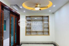 Bán nhà lạc long quân. vị trí cực đỉnh. 10m ô tô. 47m. 5 tầng. mt 6,7m. giá 4,25 tỷ