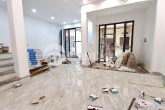 Bán nhà phố nguyễn văn cừ gần cầu ô tô.