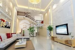 Cần bán gấp 2 nhà vị trí mặt phố bồ đề kinh doanh sầm uất đường trải nhựa oto tránh nhau