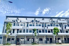Nhà phố mới xây đang bàn giao trung tâm bến lức, tt chỉ 1,3 tỷ nhận nhà. shr