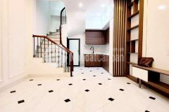 Bán nhà ngõ 62 văn cao, hướng t,5t, giá 6,2 tỷ.