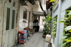 Nhà 3 tầng gần chợ mơ sổ đỏ chính chủ, ngõ sáng thoáng bến xe buýt 50m, giá 499 triệu.