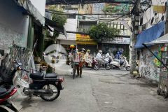 Nhà đẹp 3 tầng cách mạng tháng 8, p12, q10,,,,chỉ 4.85 tỷ vào ở ngay