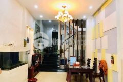 Bán nhà hxh cách mạng tháng 8, q. 10, dt 80m2, ngang gần 5m, 5 lầu.