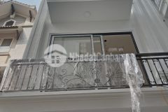 Bán nhà nguyễn sơn dt 32m2 5 tầng mt 4m ô tô đỗ cổng giá nhỉnh 3 tỷ. long biên.