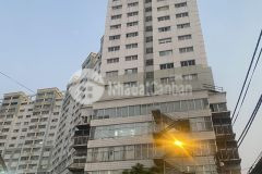 Bán nhà hxh bến vân đồn, q.4, dt 80m24x20, chủ ở lâu năm.