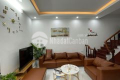 Bán nhà ngõ lạc long quân, cầu giấy, 36m2, 5 tầng, mt 5.6m, giá 6.36 tỷ. lh 0835956891.