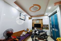 Bán nhà trung tâm cầu giấy 30m, 6t, mt4m, nhỉnh 3 tỷ.