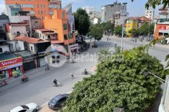 Phân lô 109 nguyễn sơn ô tô đỗ cổng khu phân lô cán bộ hàng không nhà đẹp, ở ngay.