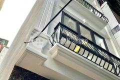 Bán nhà 4 tầng, nhà mặt phố giá mặt ngõ phố cầu giấy