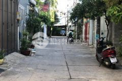 Cần bán gấp mặt tiền hẻm 606 đường 32 kinh doanh thuận lợi.