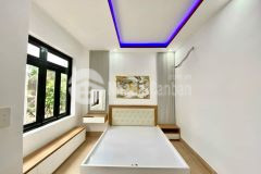 Bán nhà mặt tiền kinh doanh tốt, đường 3 tháng 2, phường 11, quận 10.