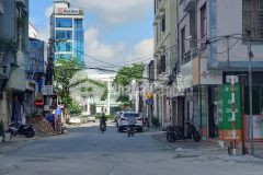 Bán nhà 390 nguyễn văn cừ. 50m2 4.25 tỷ. ô tô đỗ cổng hàng xóm berriver.