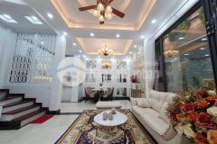 Nhà đẹp lô góc 3 mặt thoáng phố thịnh quang, gần phố mới ở luôn giá 7.9 tỷ