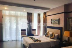 Bán khách sạn 1 trệt 2 lầu mặt tiền phó đức chính hướng đông bắc.