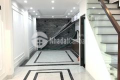 Bán nhà riêng đường giáp bát, nhà mới, gần ô tô, dt 40m2, 5 tầng, giá 5.2 tỷ