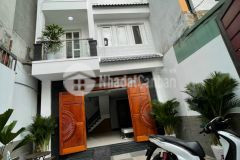 Bán nhà đẹp xe hơi vô nhà cmt8, q10, gần chợ hh, ngang 5.3m, có sân vườn, 128m2, 16.4 tỷ.
