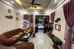 Biệt thự ngọc thụy, mặt tiền rộng, ô tô chạy vòng quanh.