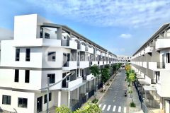 Nhà liền kề 1 trệt 2 lầu sân thượng trung tâm bến lức, sổ hồng riêng