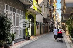 Nhà đẹp nội thất xịn, gần phố ngõ nông