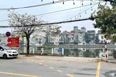 Nhà mới ở ngay, sát mặt phố bồ đề