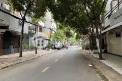 Nhà mặt tiền 4 tầng, vị trí đắc địa, vỉa hè 6m, gần chợ đông đúc.