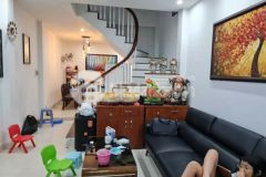 Bán nhà 4 tầng, ngõ thông, gần chợ phúc lợi 2.9 tỷ.