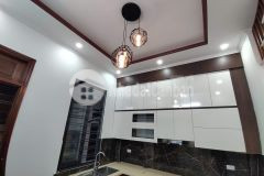 Tân mai phố,hai mặt ngõ thông, 3 bước ô tô tránh, 5 ngủ, gần hồ.