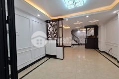 Bán nhà lâm du, gần phố, ô tô đỗ cửa, nội thất xịn.