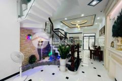 Bán nhà hxh đường 32, quận 10, gần ngã 6 dân chủ, 4 tầng, giá rẻ