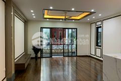 Phố nguyễn văn cừ, nhà đẹp, lô góc, 6 tầng, thang máy, đường 2 ôtô tránh.