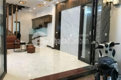 Bán gấp nhà phố đặng tiến đông 50m2 3 tầng sát phố anh sinh đỉnh. nhỉnh 5 tỷ