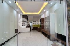 Bán gấp nhà đê la thành, nhà mới 5 tầng, nội thất đẹp, ngõ thoáng, gần phố, nhỉnh 3 tỷ