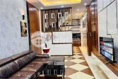 Nhà đẹp trung tâm long biên, cách phố cổ 3, dt 38m, 5 tầng, mt 4m, 3.4 tỷ.