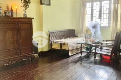 Bán gấp nhà đường la thành diện tích 30m2 mặt tiền 3m ngõ xe máy tránh giá 2,9 tỷ