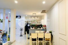 Bán nhà huỳnh văn bánh, q. phú nhuận, dt 68m2, ngang 5m, tặng nội thất.