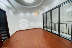 Bán nhà mới xây trên đường đê la thành